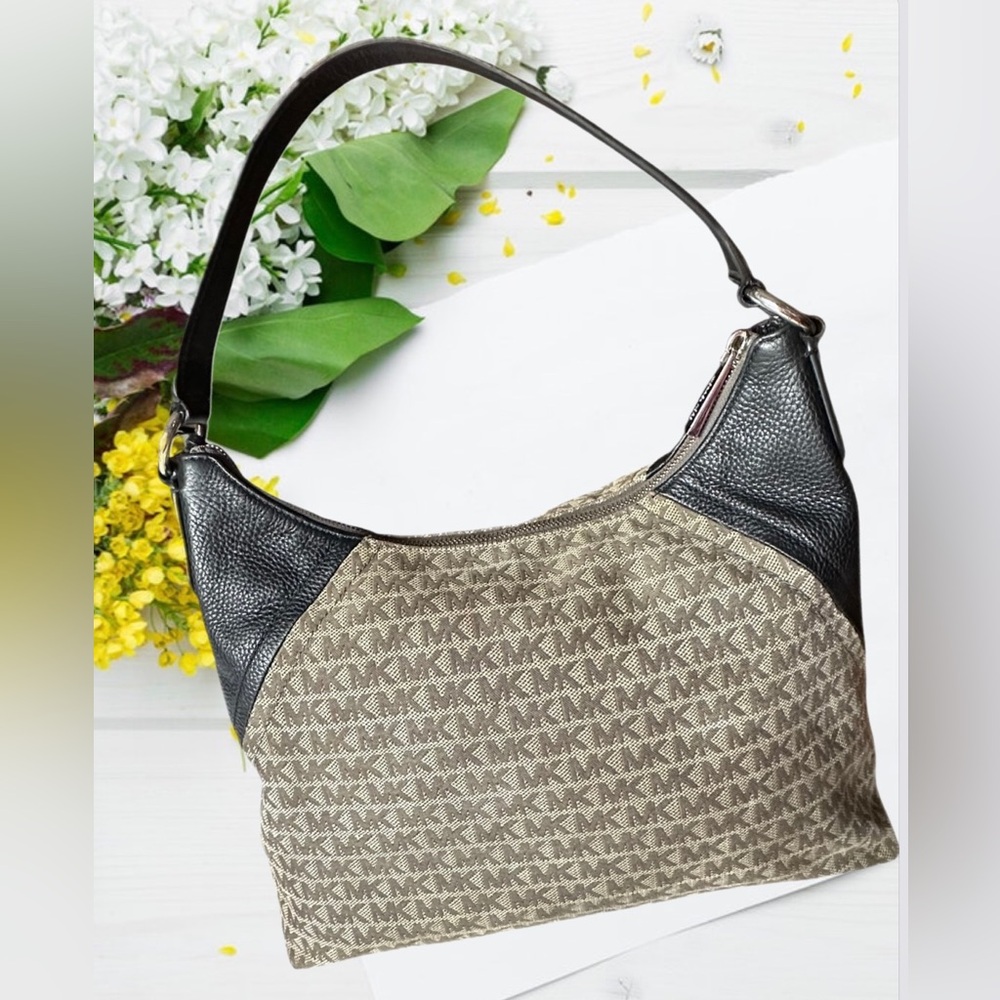 Michael Kors Aria Signature Jacquard & Black Leather Large Shoulder Bag - Picture 13 of 16